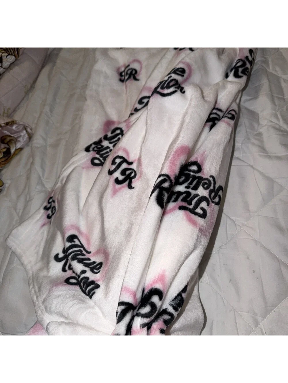 True Religion Oversized Plush Throw Blanket 60x70 in White pink heart  Graphic
